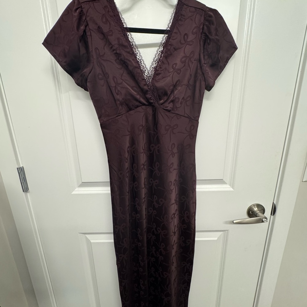 Elegant purple Lace-Trimmed Dress